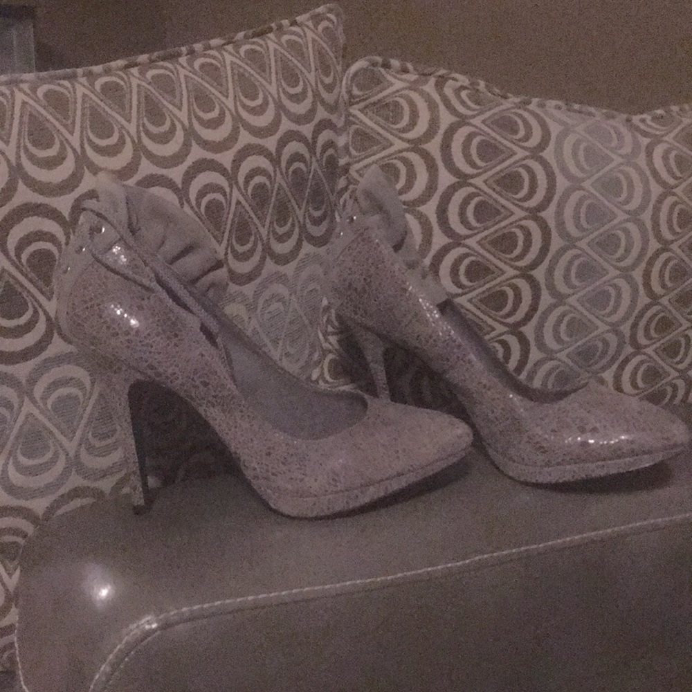 BCBGeneration Grey Snake skin heels size 7.5